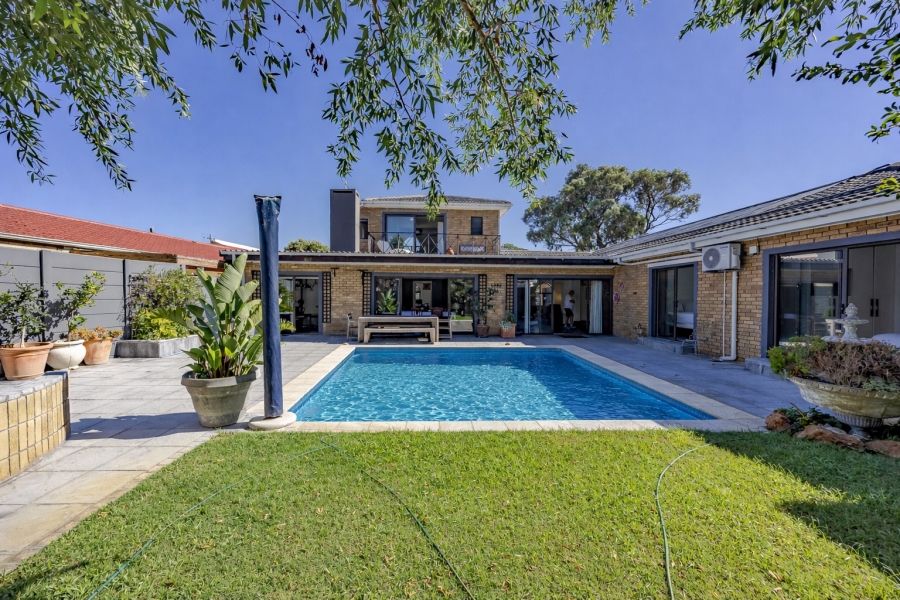 5 Bedroom Property for Sale in Flamingo Vlei Western Cape